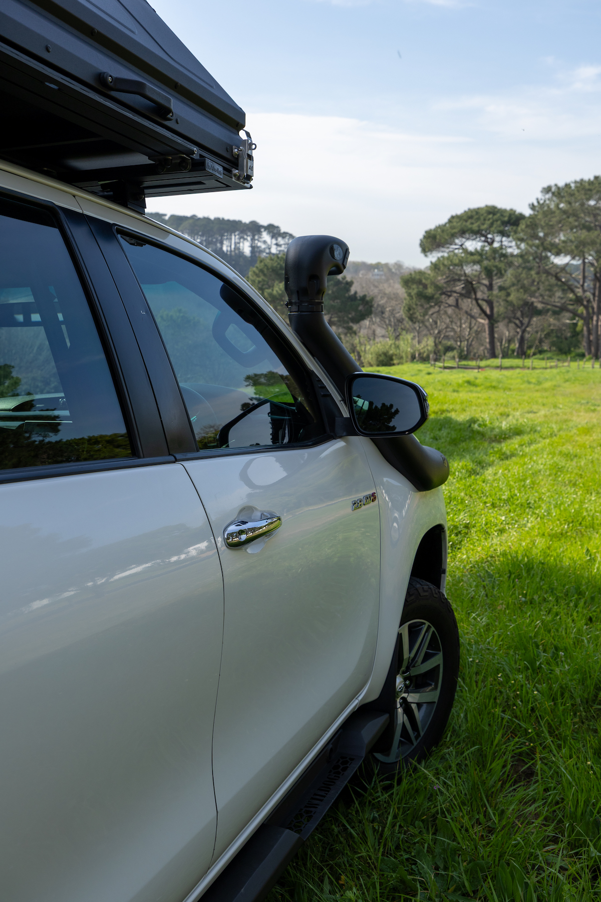 Snorkel, side step and rooftop tent on the passenger side of the Hilux
